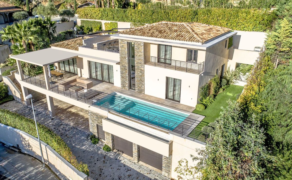 Rendered and stone villa with an infinity pool