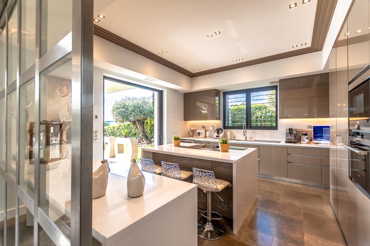 Kitchen opening onto the garden and olive tree