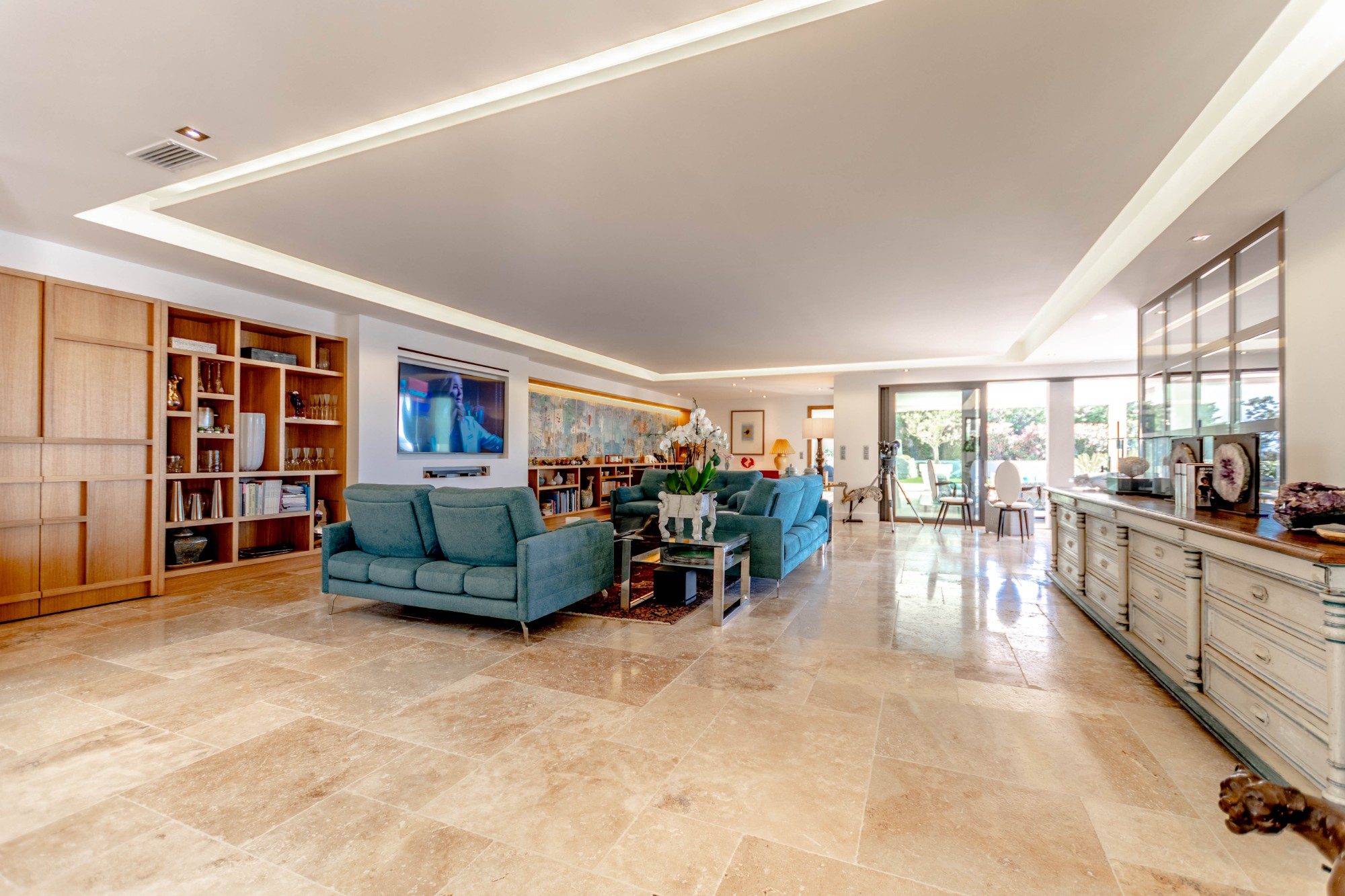 Luxury villa: large travertine living room opening onto the terrace